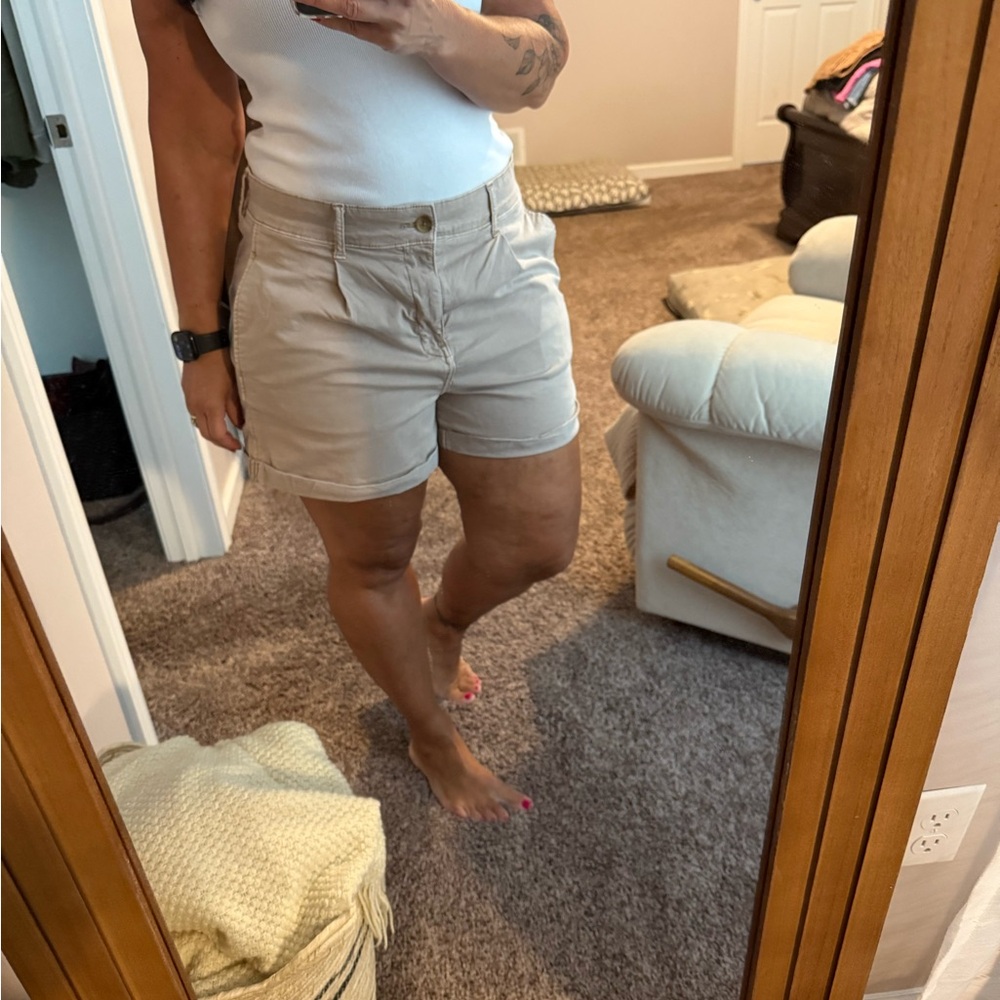 American Eagle Outfitters Tan Bermuda Shorts Mid-Rise Tailored